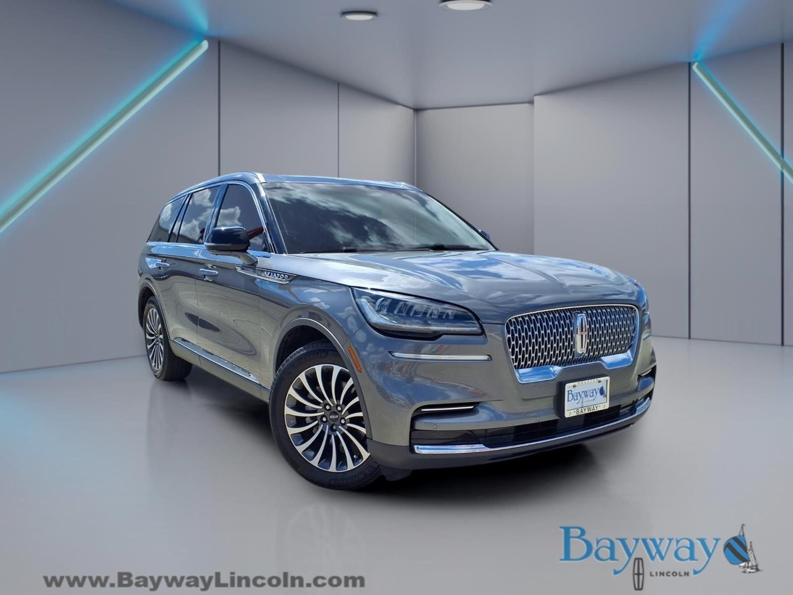 2024 Lincoln Aviator Reserve in Gray Metallic — front three-quarter view